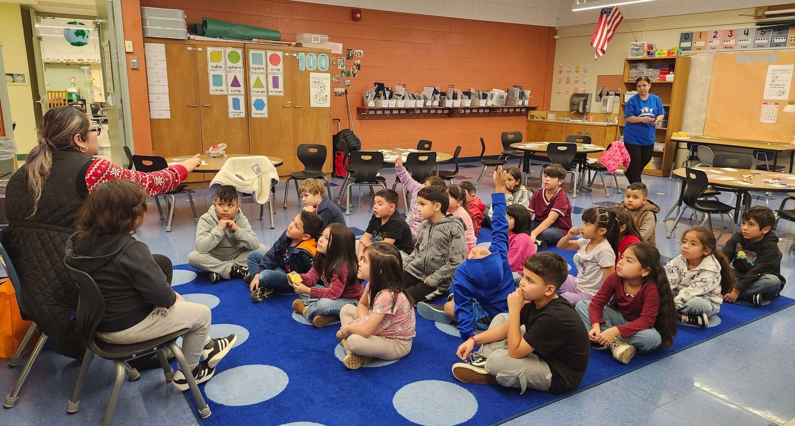 Early learning LA group of kids sitting on floor-1